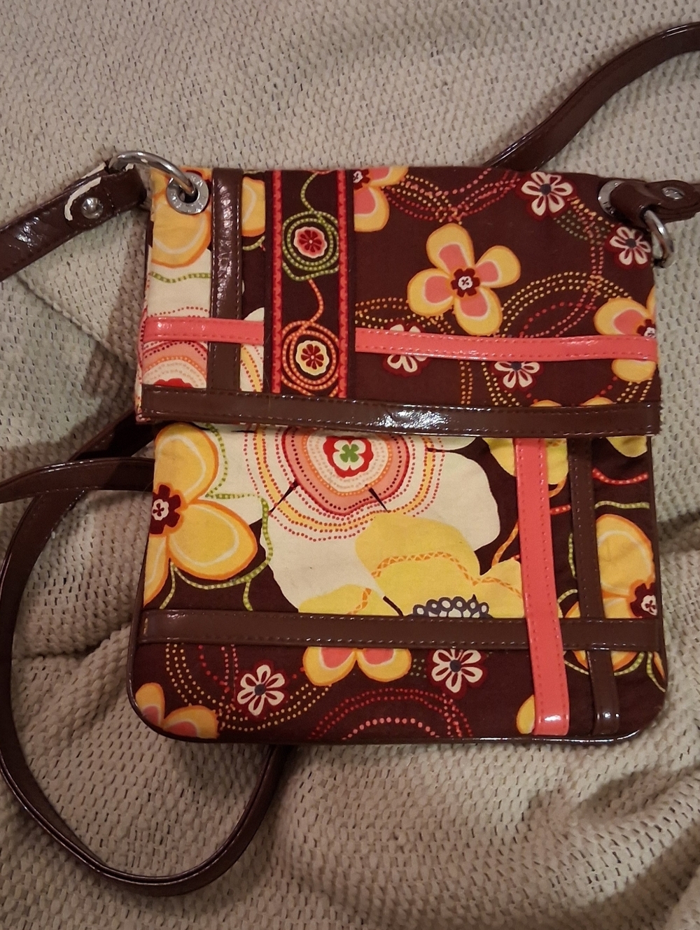 Vera Bradley Buttercup Flipster Hipster Crossbody Purse With Magnetic Closure.